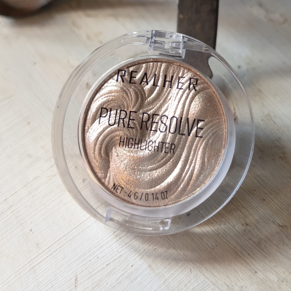 MAKE-UP ❣️ RealHer Pure Resolve Highlighter in Champagne Free With Bundle